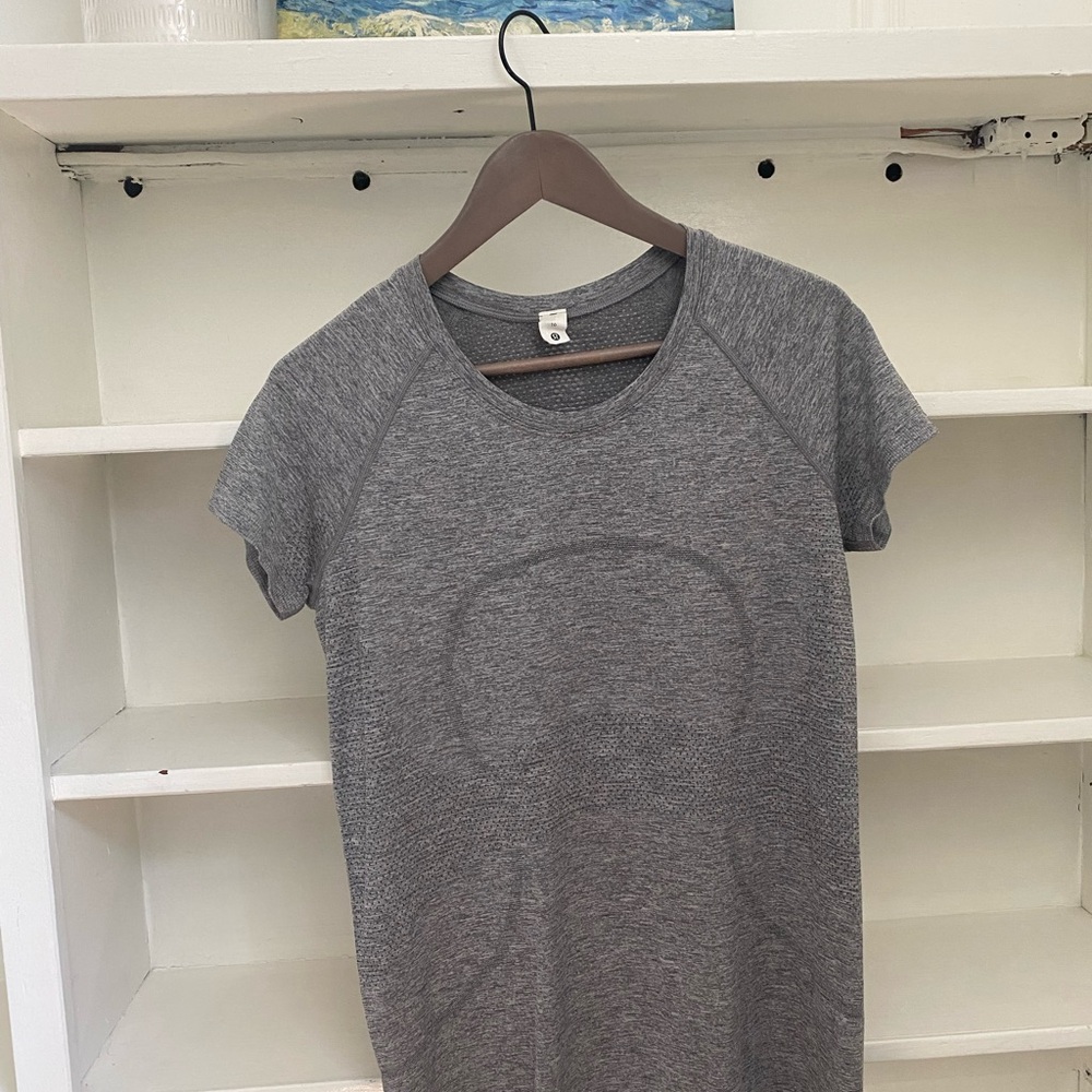 lululemon athletica Gray Short Sleeve Tee